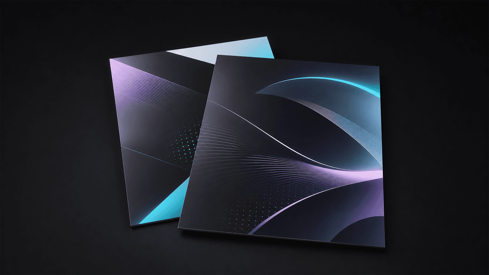 Individuell gestaltete Premium-Flyer in Schwarz, Cyan und Violett